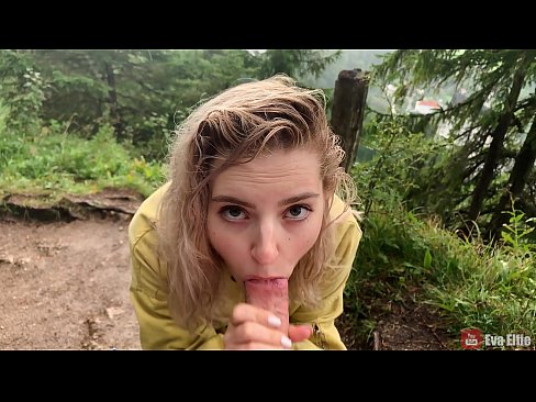❤️ Fáinleogann cailín cum tar éis blowjob poiblí - Eva Elfi ️ Gnéas ardchaighdeáin linn ️❤
