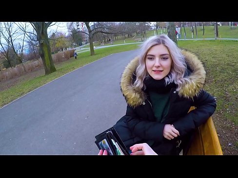 ❤️ Shlogtar cum te strainséir ar airgead - blowjob sa pháirc le Eva Elfie ️ Gnéas ardchaighdeáin linn ️❤